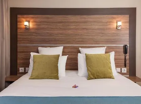 Apolonia Montmartre; Sure Collection By Western Hotel 3*