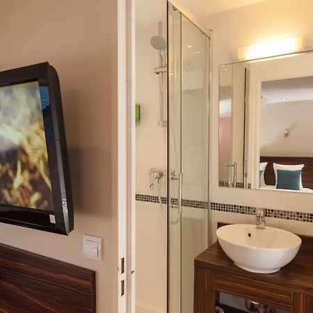 Hotel Apolonia Montmartre; Sure Collection By Western Paris