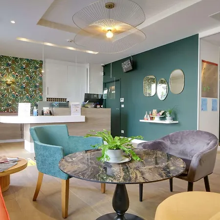 Apolonia Montmartre; Sure Collection By Western Paris