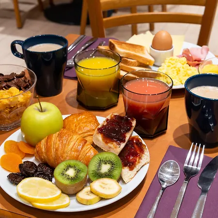 Apolonia Montmartre; Sure Collection By Western 3*