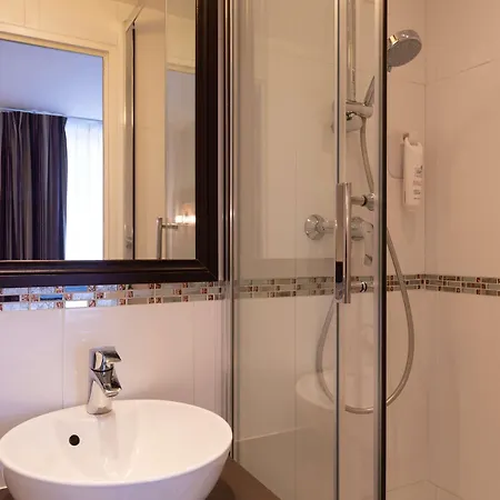 Apolonia Montmartre; Sure Collection By Western 3*