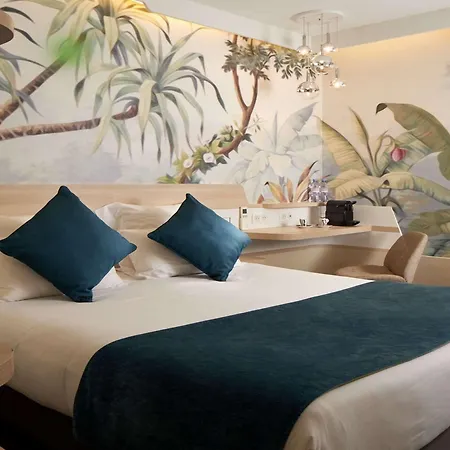 Apolonia Montmartre; Sure Collection By Western