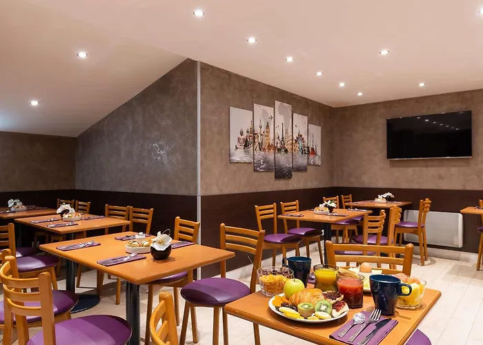 Apolonia Montmartre; Sure Collection By Western 3*