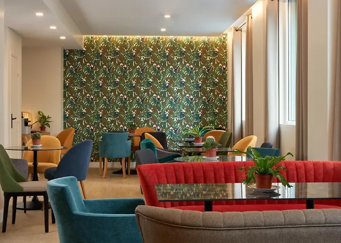 Apolonia Montmartre; Sure Collection By Western