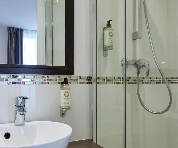 Apolonia Montmartre; Sure Collection By Western 3* Parijs