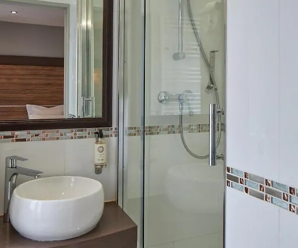 Apolonia Montmartre; Sure Collection By Western