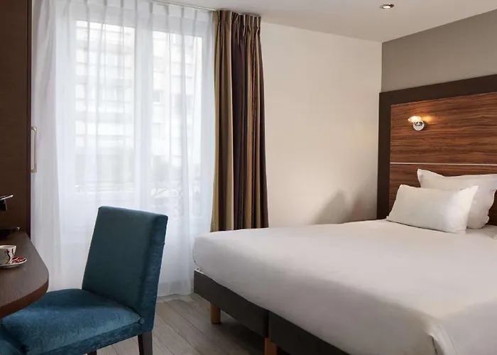 Apolonia Montmartre; Sure Collection By Western 3*