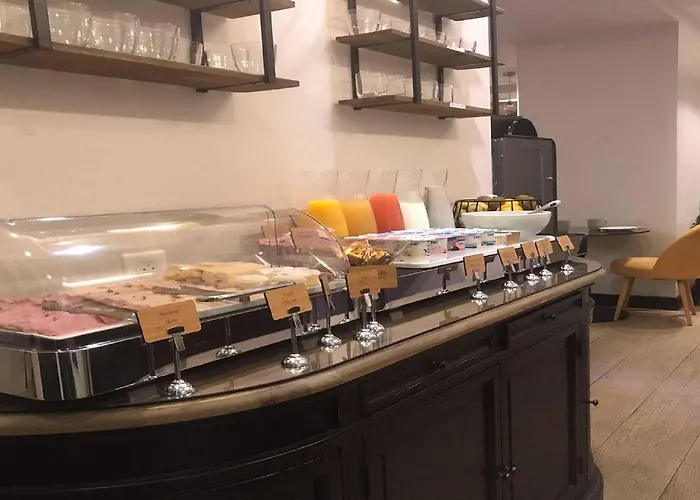 Hotel Apolonia Montmartre; Sure Collection By Western Parijs