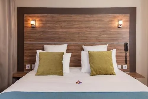 Apolonia Montmartre; Sure Collection By Western Hotel 3*