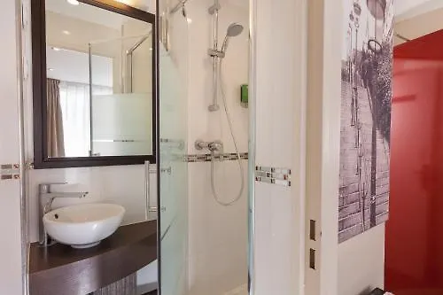 Apolonia Montmartre; Sure Collection By Western 3*